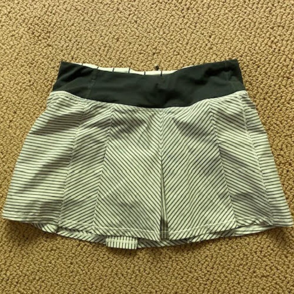 Adorable Lululemon skort or skirt